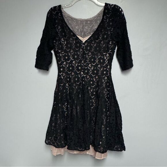 Betsey Johnson lace Overlay nude Black Lace Dress size 2 women’s flare - Picture 4 of 6